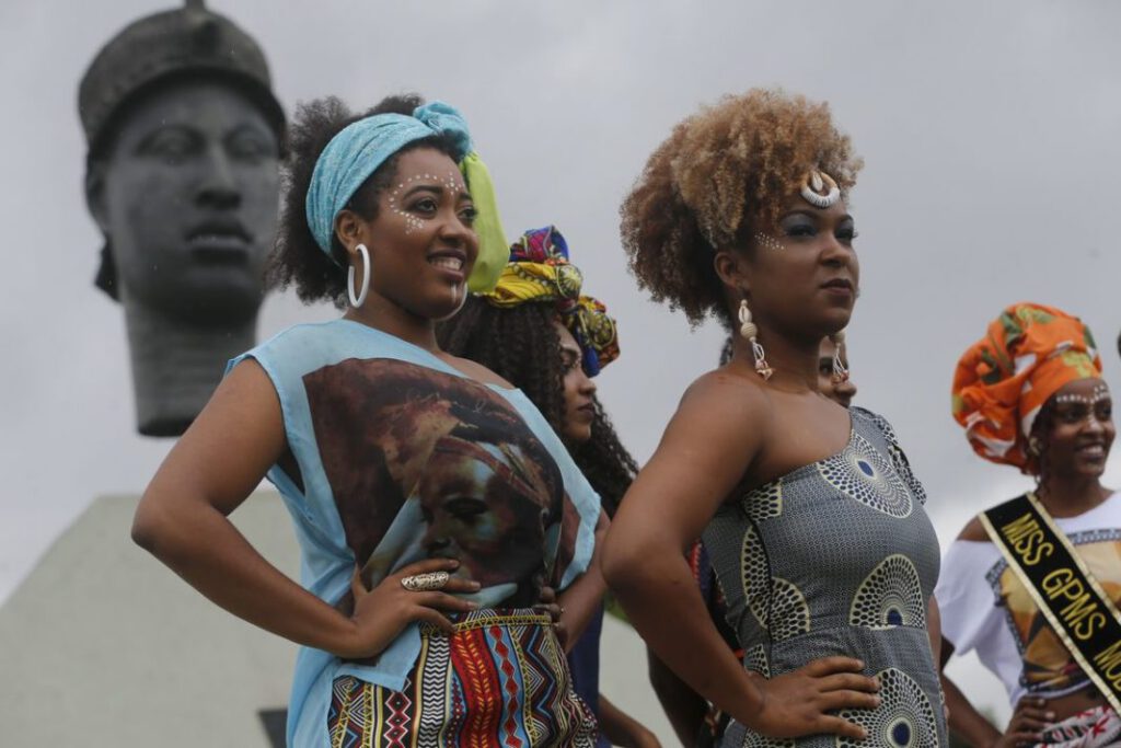 Dia da Consciência Negra: na foto, mulheres negras sorrindo