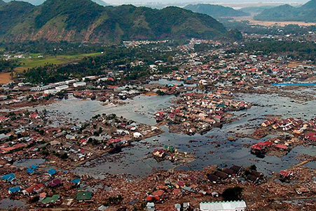 Milhares de pessoas contribuem para a Oxfam atuar no sudeste asiático, atingido por uma grande tsunami.